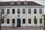 Niederösterreich 3D - Ebreichsdorf - Giebelrelief Schule